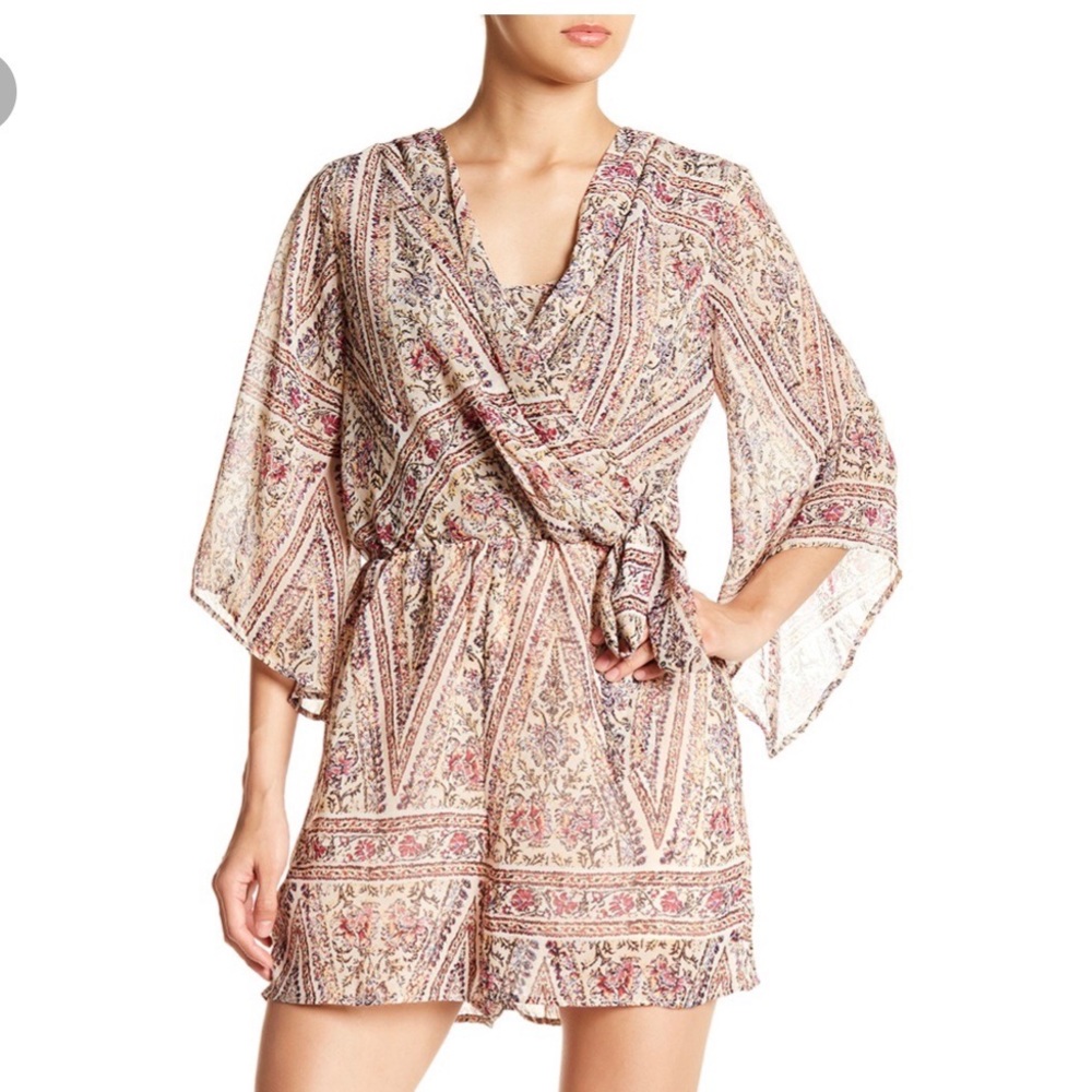 Superfoxx Floral Chiffon Cream Romper Size Large